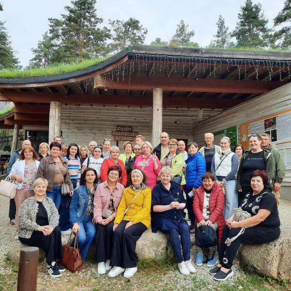 Rakvere linnavalitsuses juhtumikorraldajana töötava Mare Roovi silmadesse toob sära, kui saab kellelegi päriselt abiks ja toeks olla.